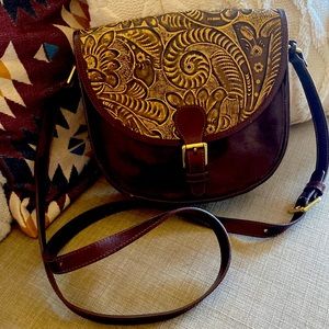 Brahmin should bag, embroiled design with registration card, quality leather